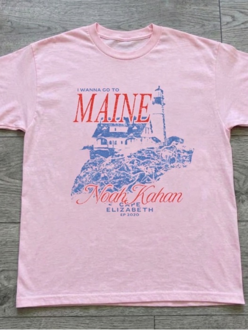 Noah Kahan light pink t-shirt